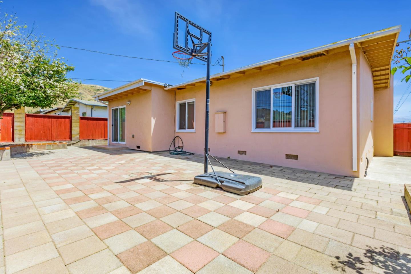 Detail Gallery Image 22 of 27 For 455 Gardenside Ave, South San Francisco,  CA 94080 - 4 Beds | 3 Baths