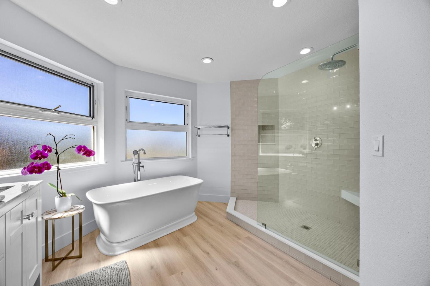 Detail Gallery Image 10 of 20 For 170 Miramontes Ave, Half Moon Bay,  CA 94019 - 4 Beds | 3/1 Baths