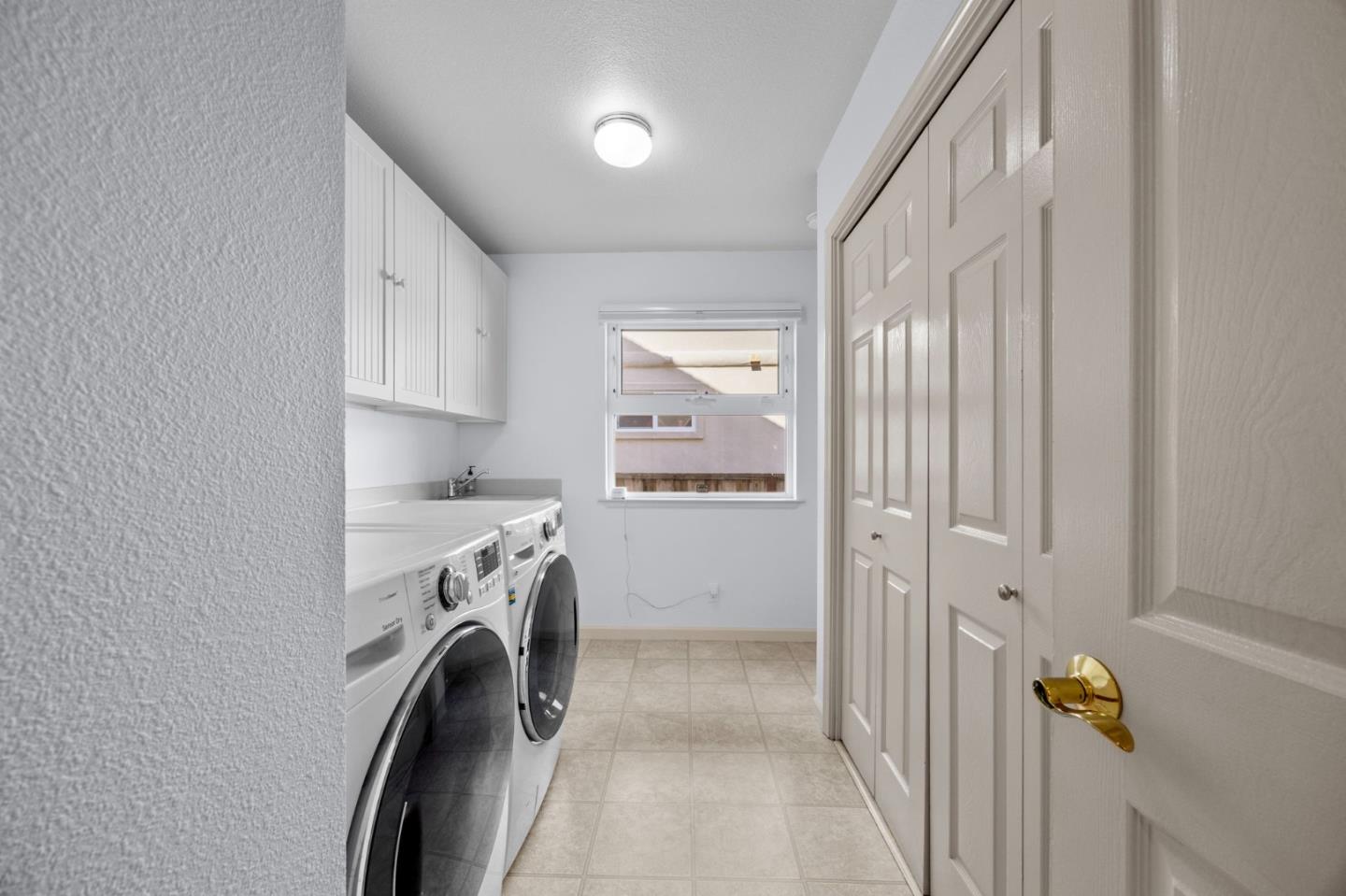 Detail Gallery Image 13 of 20 For 170 Miramontes Ave, Half Moon Bay,  CA 94019 - 4 Beds | 3/1 Baths