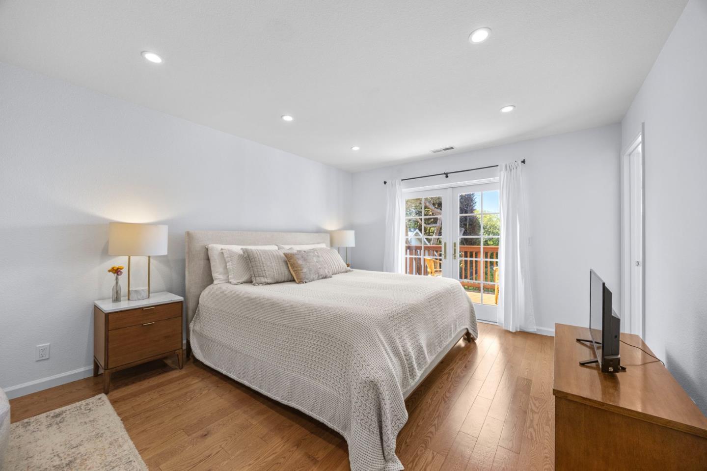 Detail Gallery Image 8 of 20 For 170 Miramontes Ave, Half Moon Bay,  CA 94019 - 4 Beds | 3/1 Baths