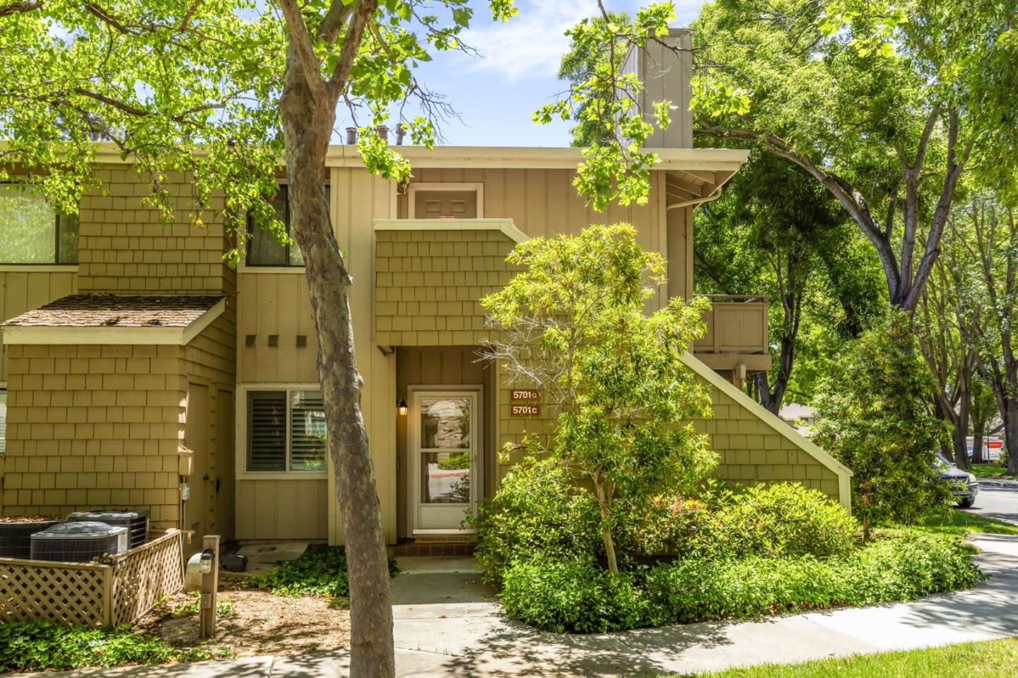 Detail Gallery Image 1 of 29 For 5701 Makati Cir #C,  San Jose,  CA 95123 - 1 Beds | 1 Baths
