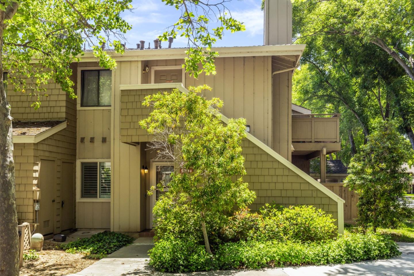 Detail Gallery Image 3 of 29 For 5701 Makati Cir #C,  San Jose,  CA 95123 - 1 Beds | 1 Baths