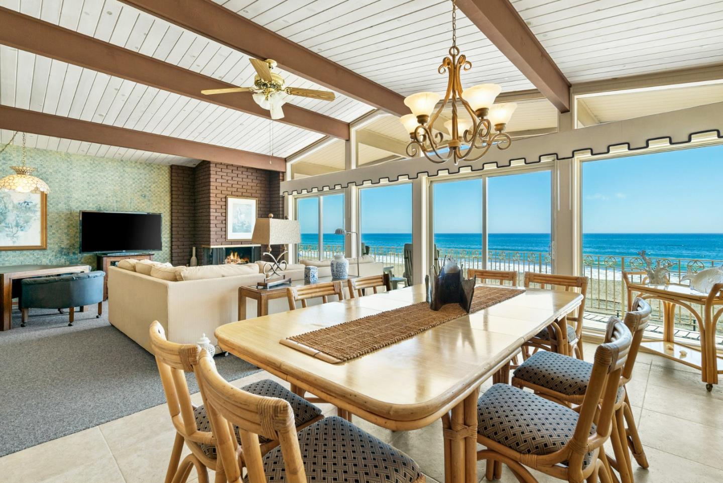 Detail Gallery Image 11 of 49 For 331 Beach Dr, Aptos,  CA 95003 - 5 Beds | 3 Baths