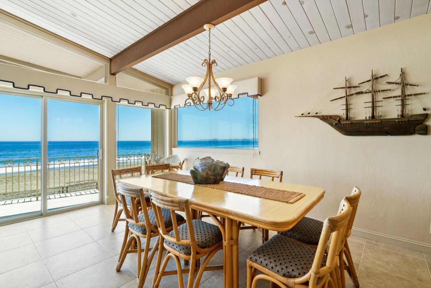 Detail Gallery Image 12 of 49 For 331 Beach Dr, Aptos,  CA 95003 - 5 Beds | 3 Baths