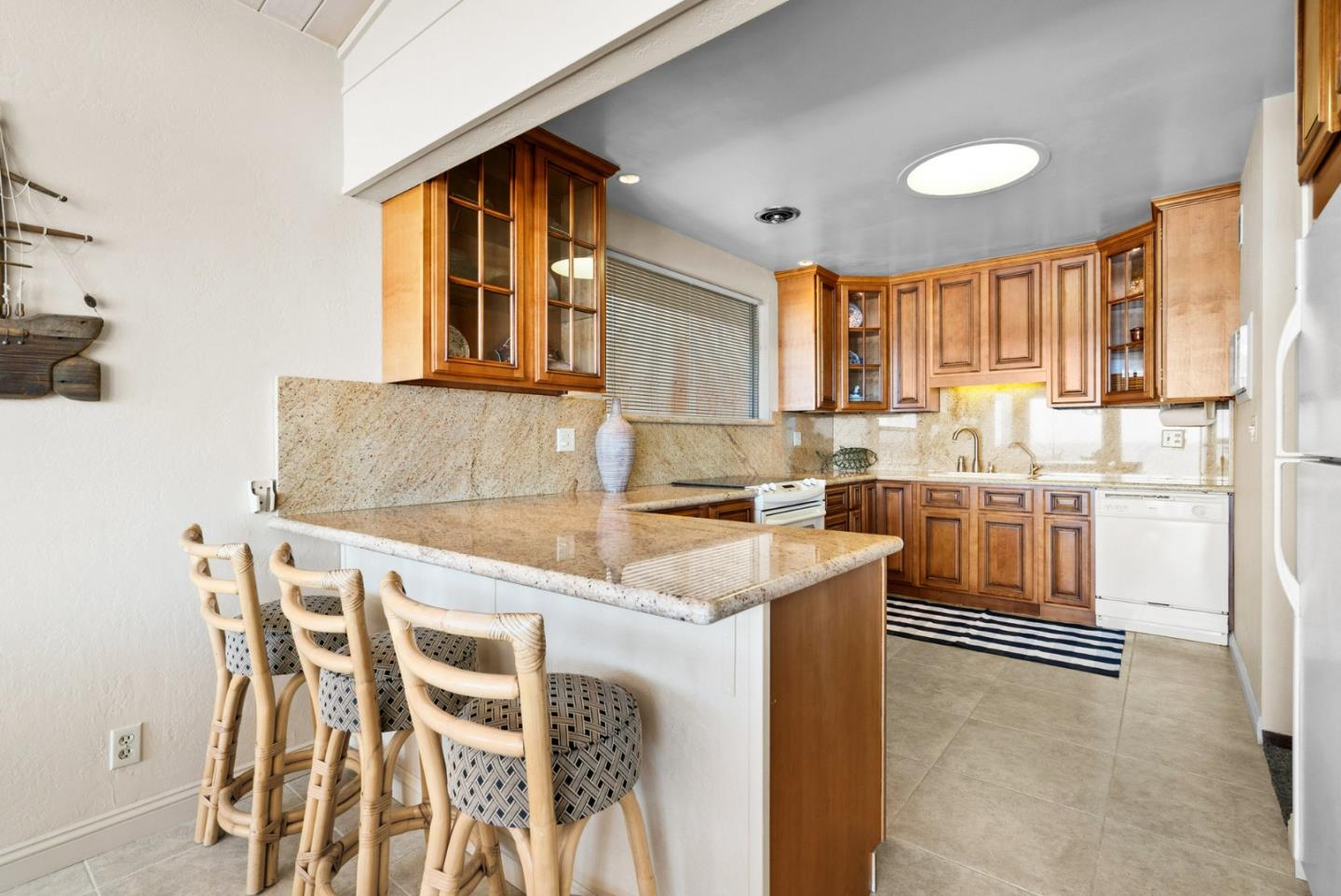 Detail Gallery Image 13 of 49 For 331 Beach Dr, Aptos,  CA 95003 - 5 Beds | 3 Baths