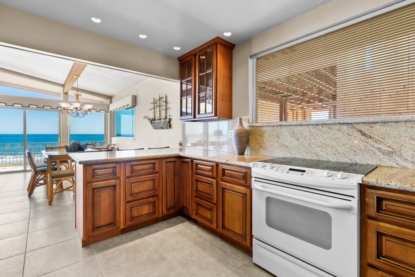 Detail Gallery Image 17 of 49 For 331 Beach Dr, Aptos,  CA 95003 - 5 Beds | 3 Baths