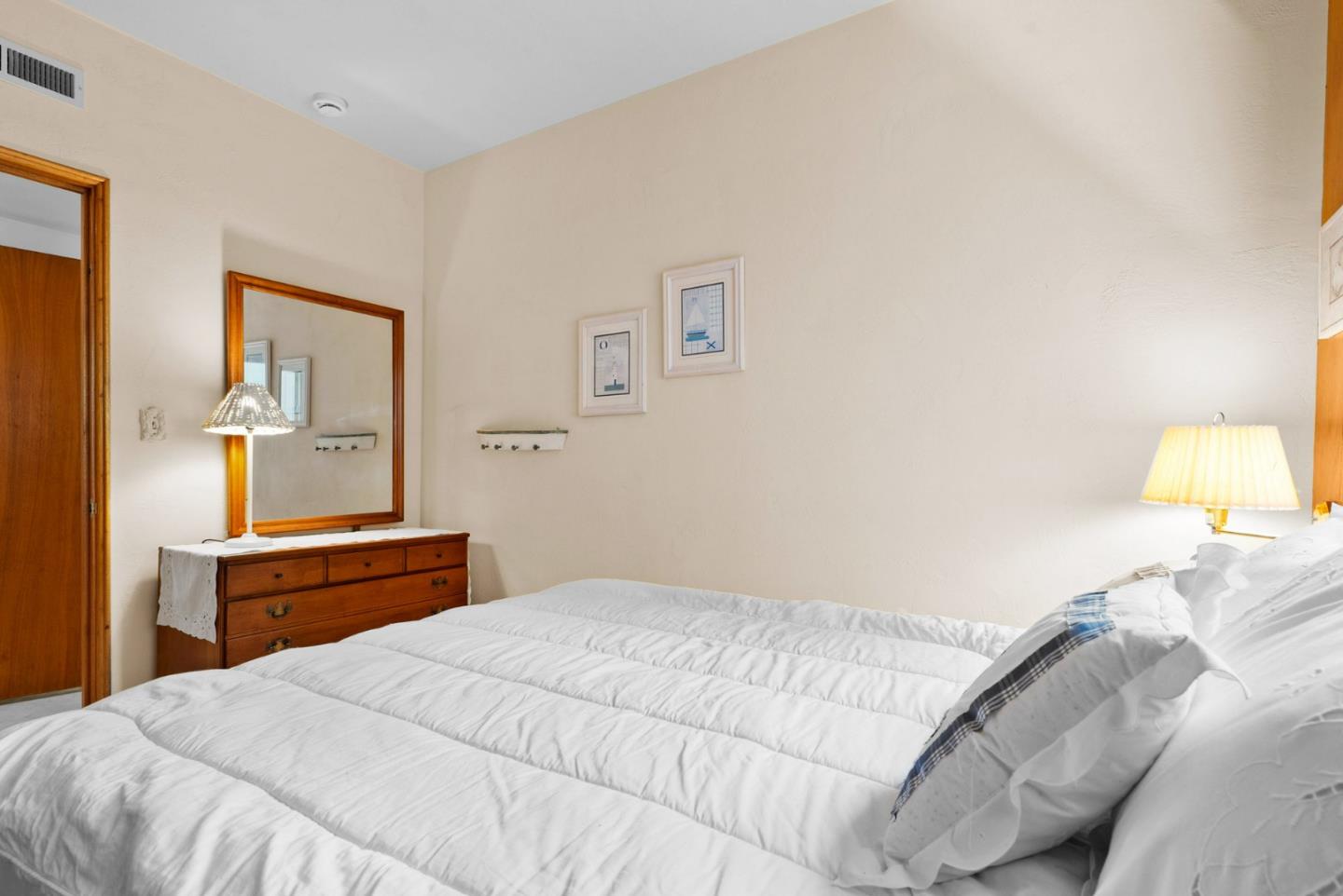 Detail Gallery Image 27 of 49 For 331 Beach Dr, Aptos,  CA 95003 - 5 Beds | 3 Baths