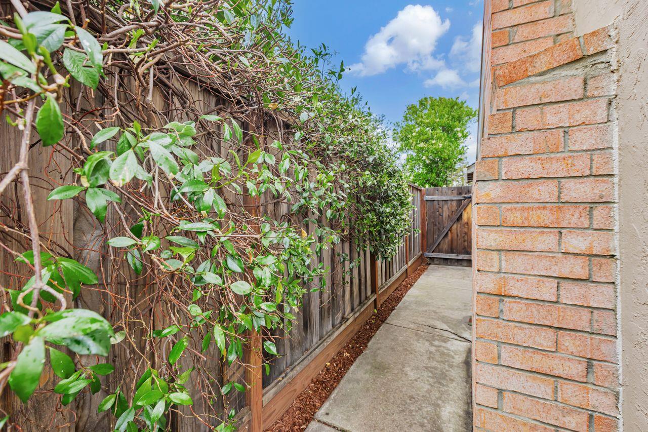 Detail Gallery Image 46 of 54 For 758 Pearlwood Way, San Jose,  CA 95123 - 4 Beds | 2 Baths