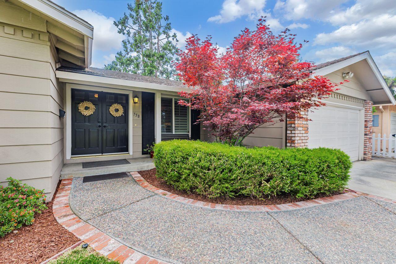 Detail Gallery Image 5 of 54 For 758 Pearlwood Way, San Jose,  CA 95123 - 4 Beds | 2 Baths