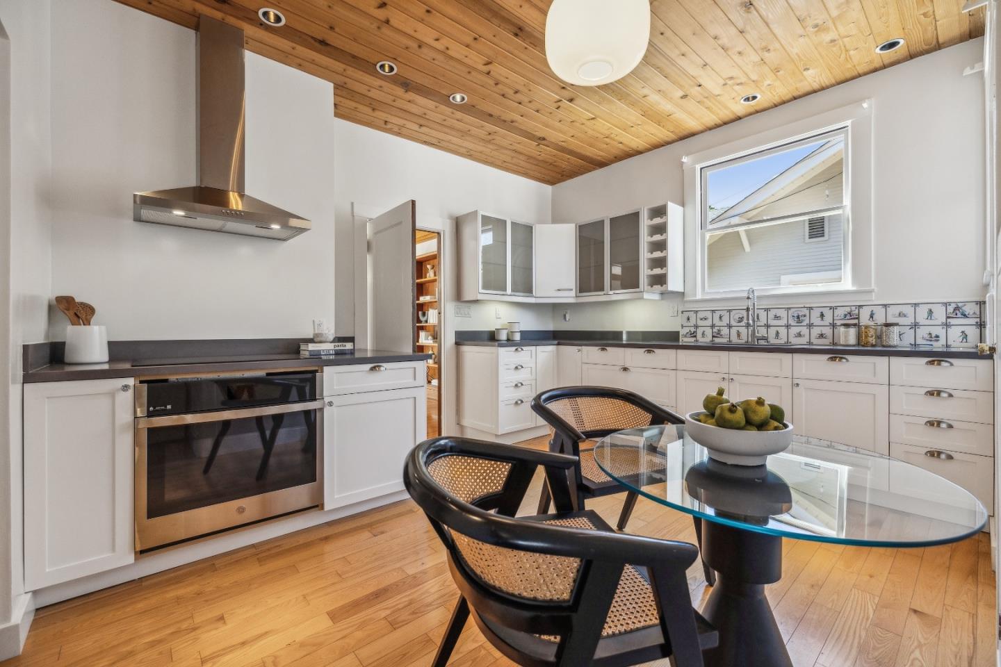 Detail Gallery Image 12 of 32 For 310 Chapin Ln, Burlingame,  CA 94010 - 3 Beds | 2/1 Baths
