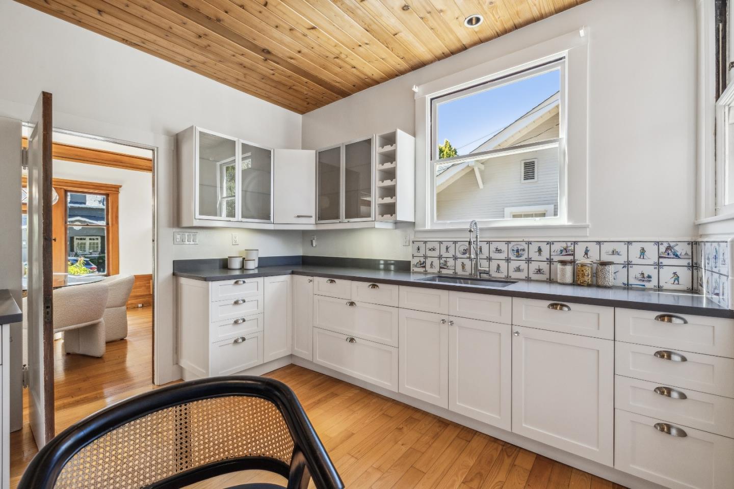 Detail Gallery Image 13 of 32 For 310 Chapin Ln, Burlingame,  CA 94010 - 3 Beds | 2/1 Baths