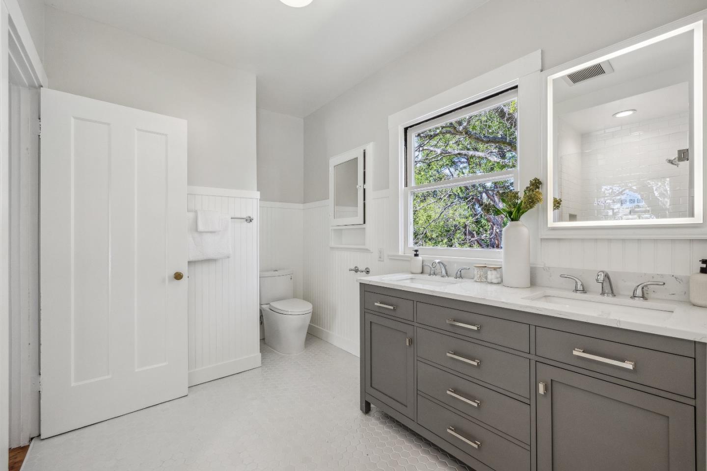 Detail Gallery Image 25 of 32 For 310 Chapin Ln, Burlingame,  CA 94010 - 3 Beds | 2/1 Baths