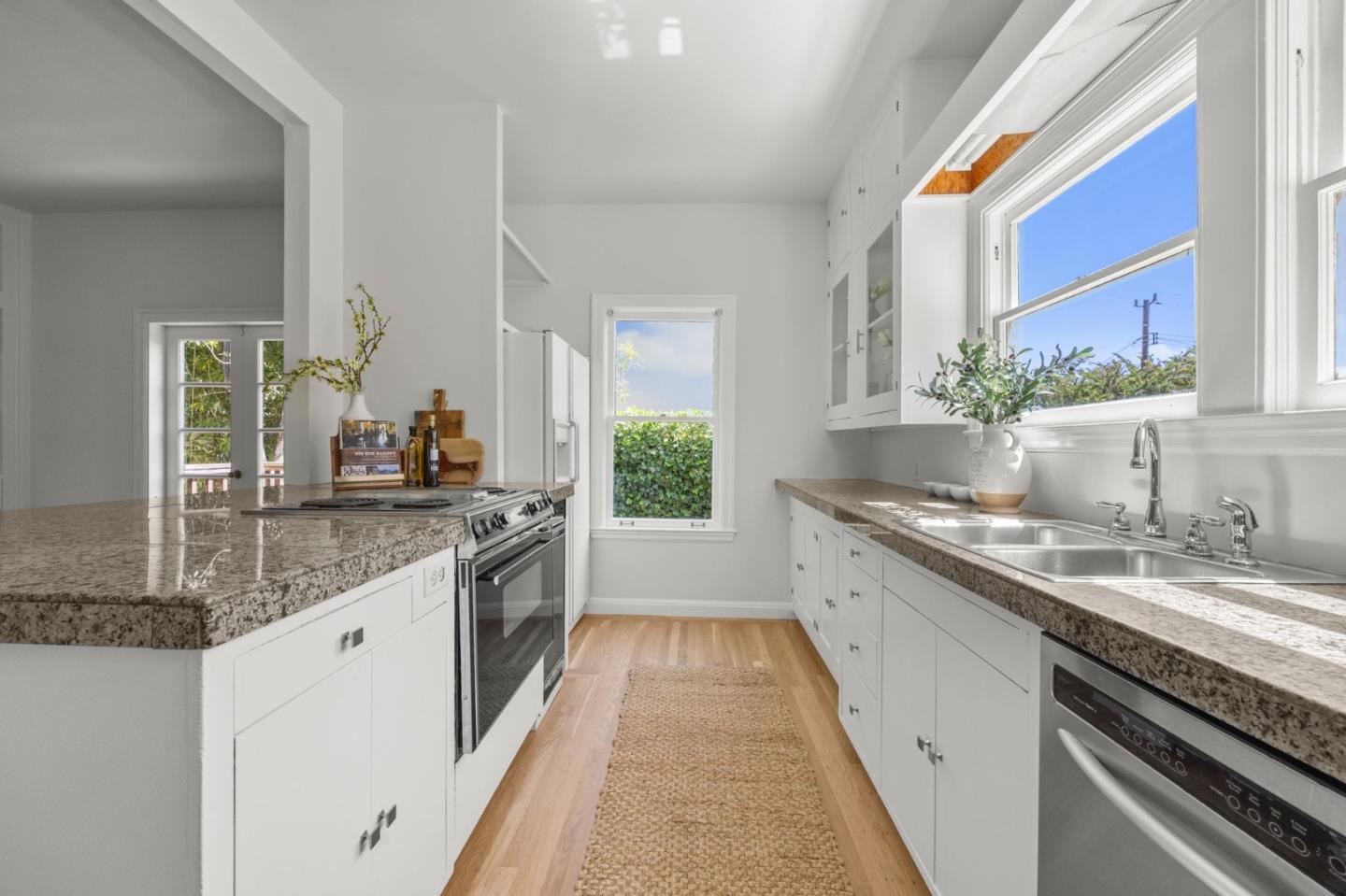 Detail Gallery Image 23 of 57 For 123 Baywood Ave, Hillsborough,  CA 94010 - 3 Beds | 2/1 Baths