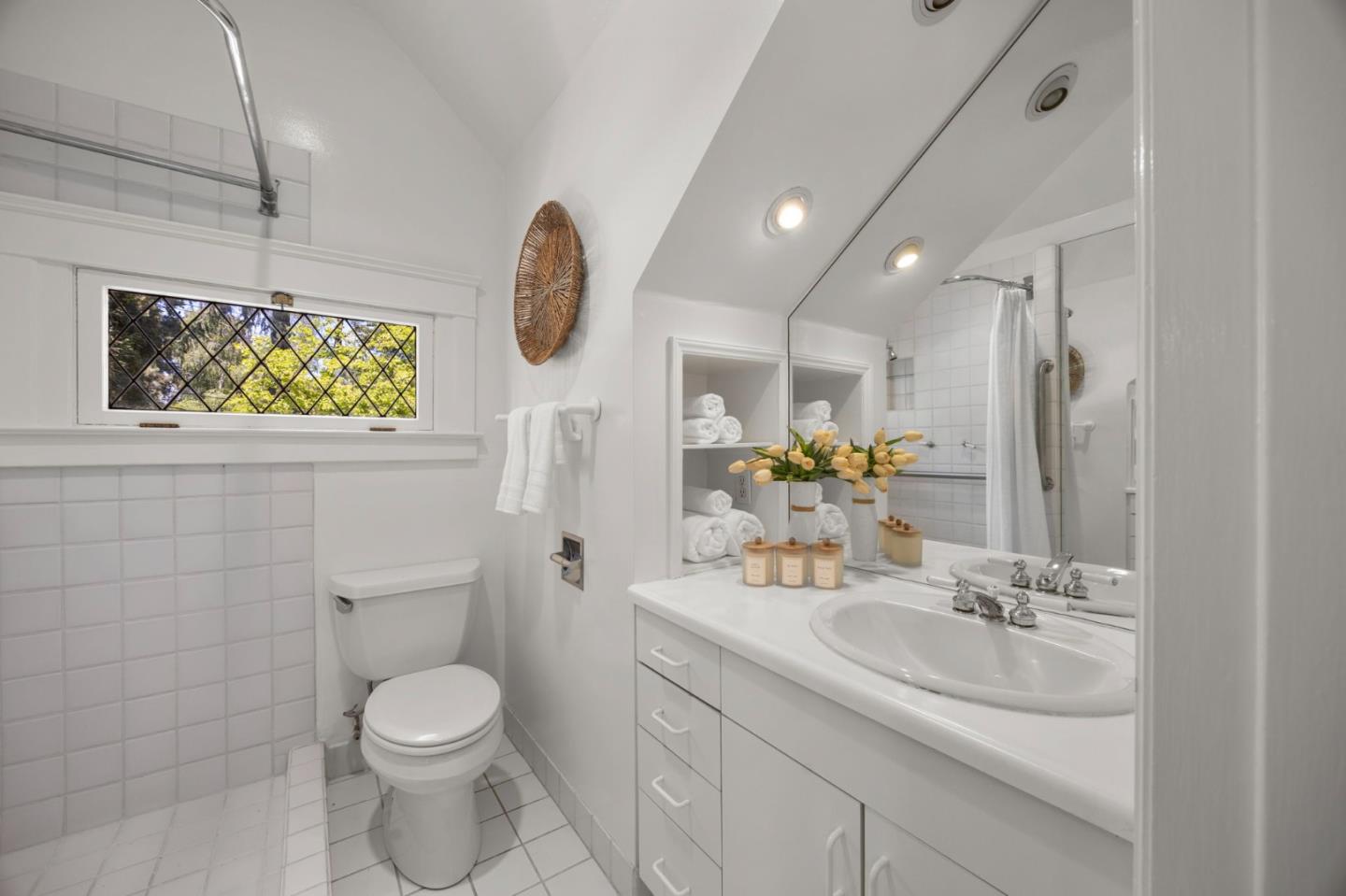Detail Gallery Image 34 of 57 For 123 Baywood Ave, Hillsborough,  CA 94010 - 3 Beds | 2/1 Baths