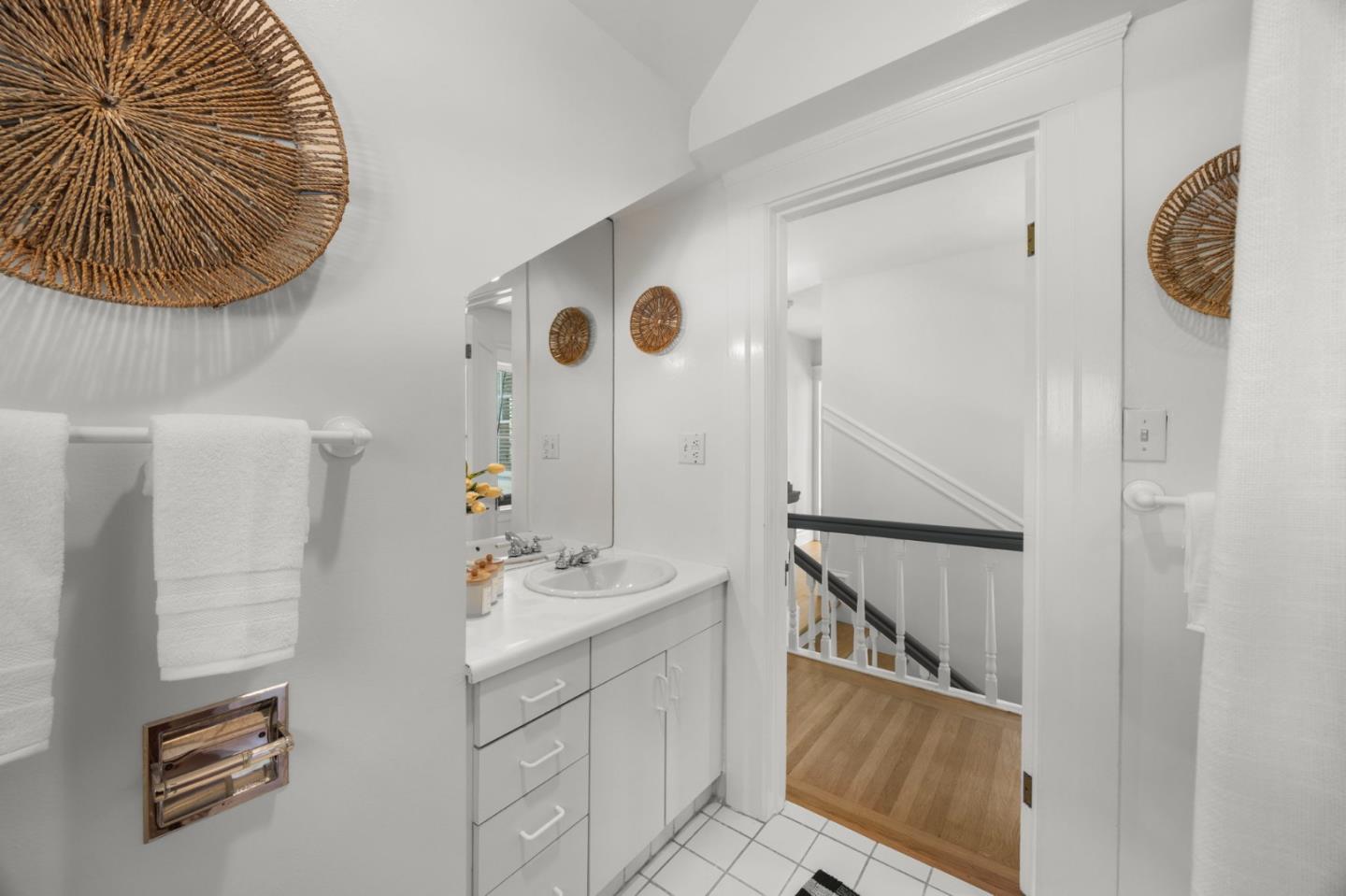 Detail Gallery Image 35 of 57 For 123 Baywood Ave, Hillsborough,  CA 94010 - 3 Beds | 2/1 Baths