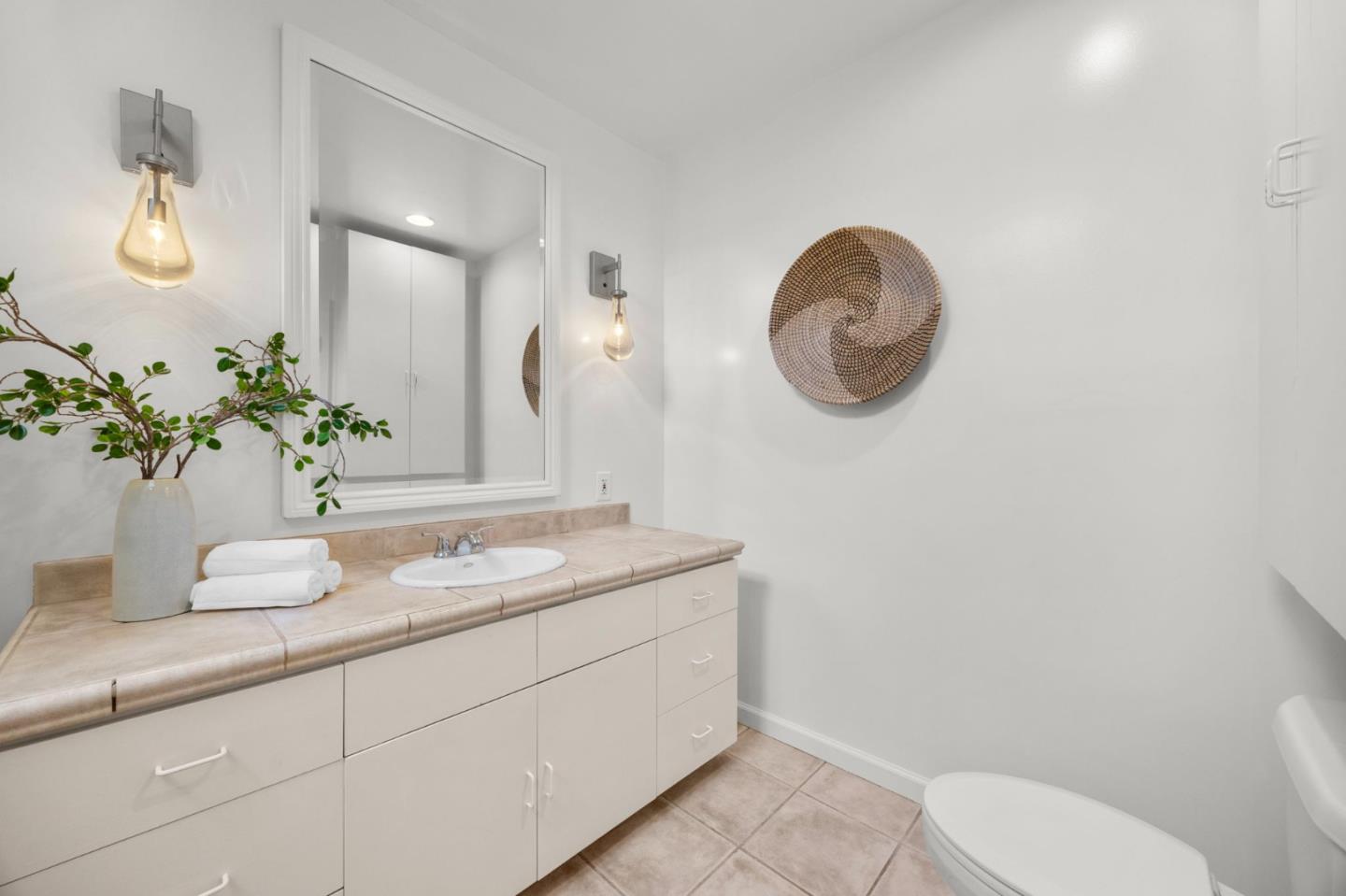 Detail Gallery Image 39 of 57 For 123 Baywood Ave, Hillsborough,  CA 94010 - 3 Beds | 2/1 Baths