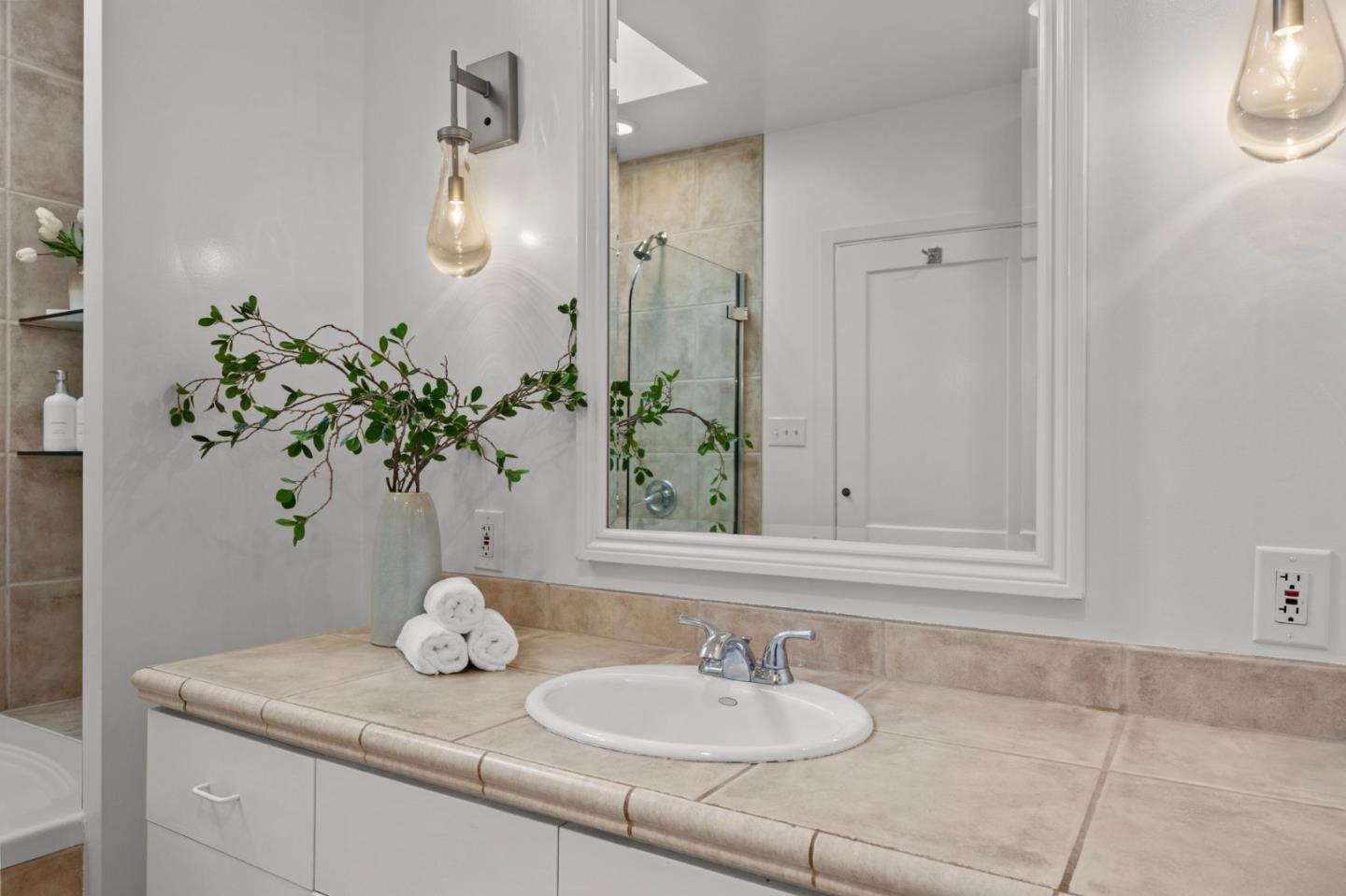 Detail Gallery Image 41 of 57 For 123 Baywood Ave, Hillsborough,  CA 94010 - 3 Beds | 2/1 Baths