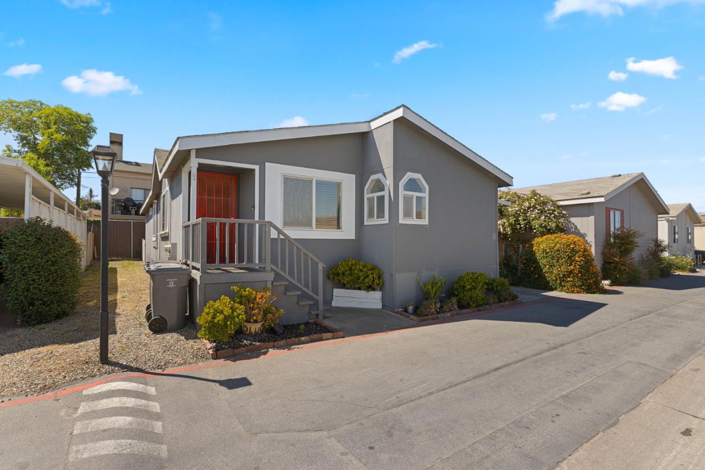 Detail Gallery Image 1 of 23 For 20 Russell Rd #8,  Salinas,  CA 93906 - 3 Beds | 2 Baths