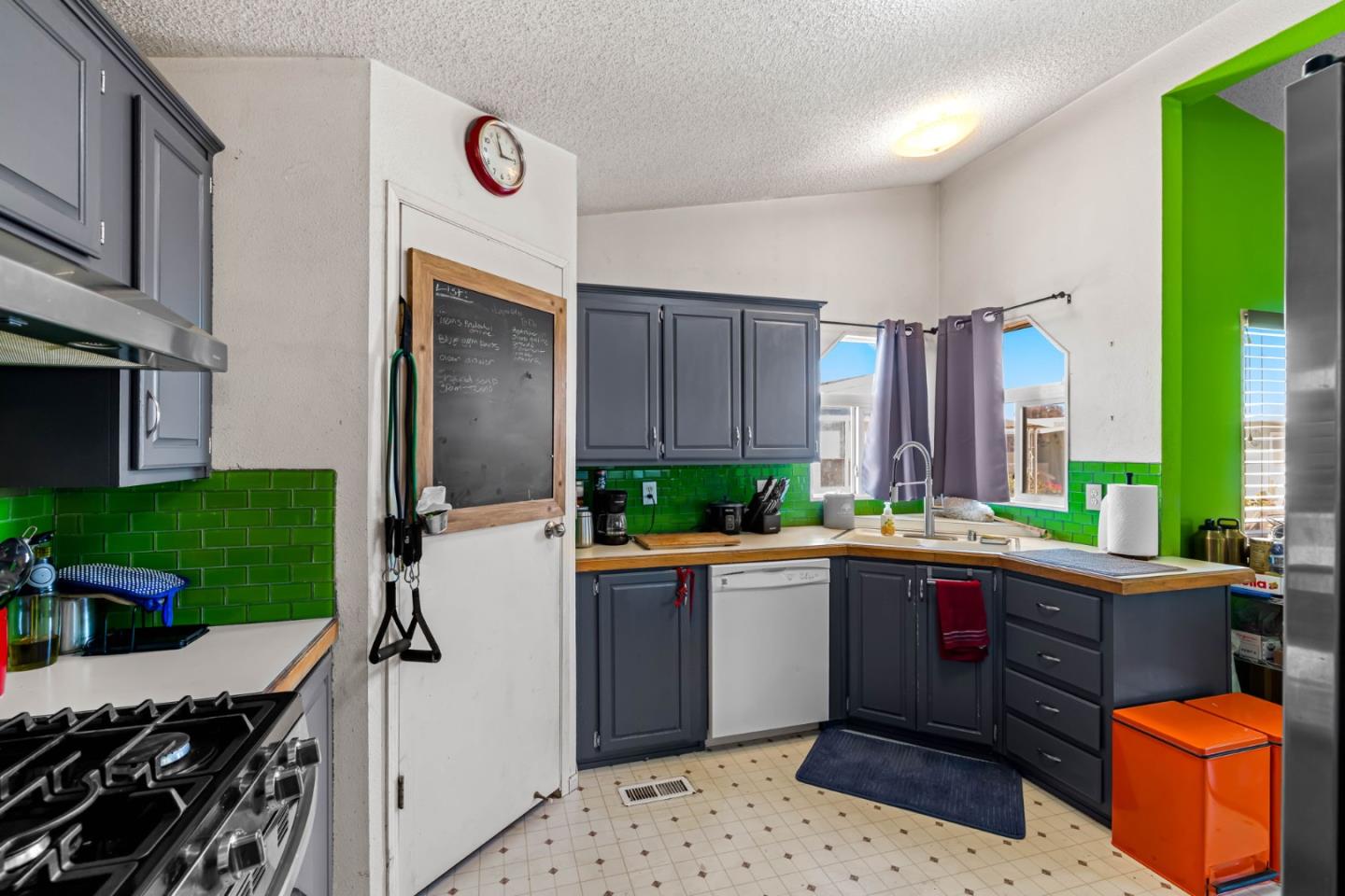 Detail Gallery Image 10 of 23 For 20 Russell Rd #8,  Salinas,  CA 93906 - 3 Beds | 2 Baths
