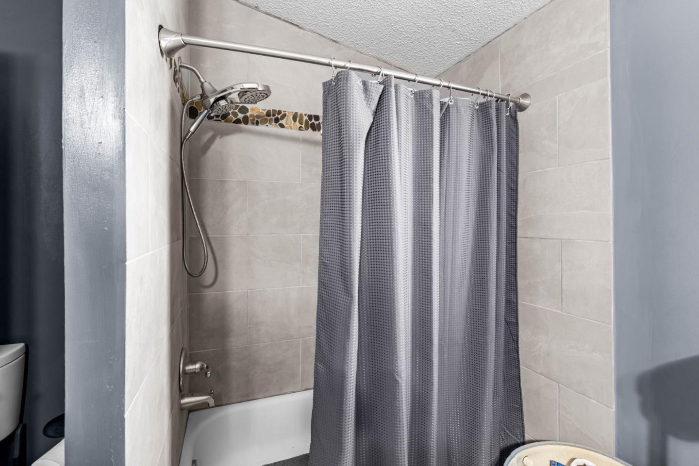 Detail Gallery Image 14 of 23 For 20 Russell Rd #8,  Salinas,  CA 93906 - 3 Beds | 2 Baths
