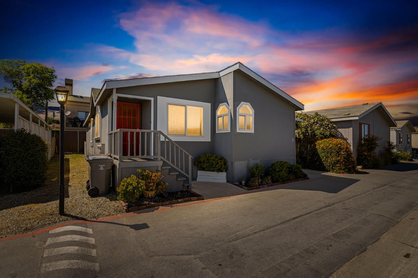 Detail Gallery Image 2 of 23 For 20 Russell Rd #8,  Salinas,  CA 93906 - 3 Beds | 2 Baths