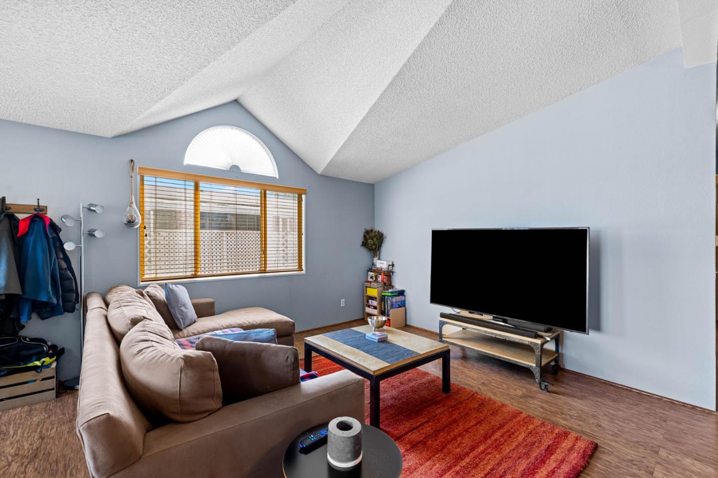 Detail Gallery Image 3 of 23 For 20 Russell Rd #8,  Salinas,  CA 93906 - 3 Beds | 2 Baths