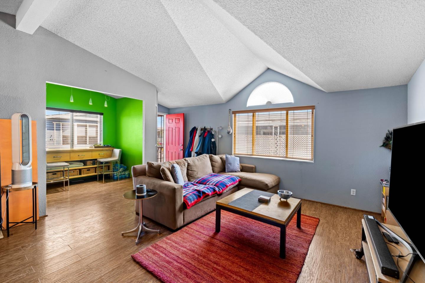 Detail Gallery Image 4 of 23 For 20 Russell Rd #8,  Salinas,  CA 93906 - 3 Beds | 2 Baths