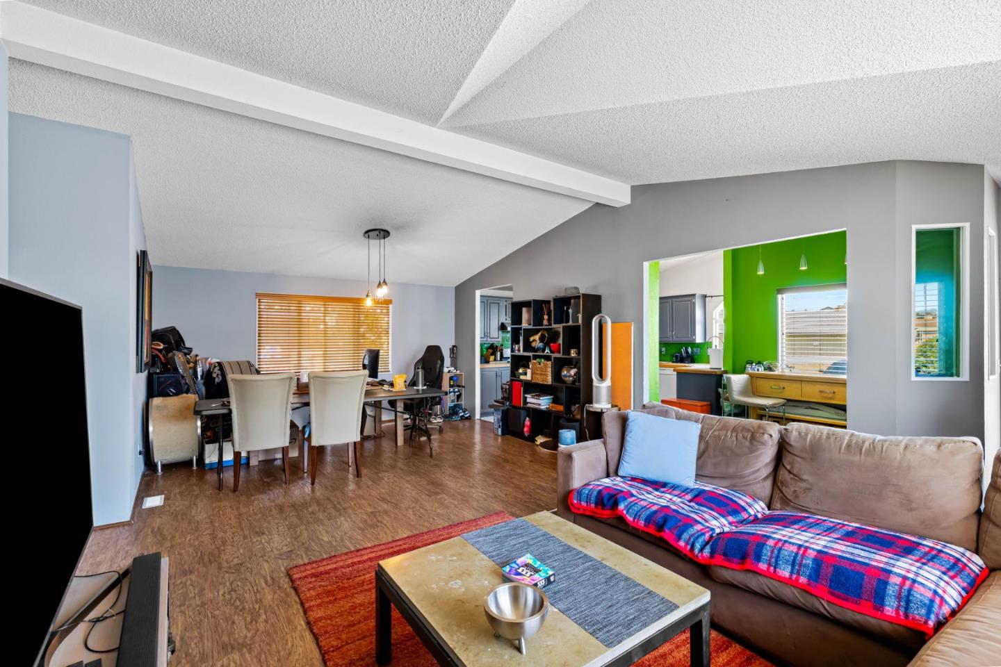 Detail Gallery Image 5 of 23 For 20 Russell Rd #8,  Salinas,  CA 93906 - 3 Beds | 2 Baths
