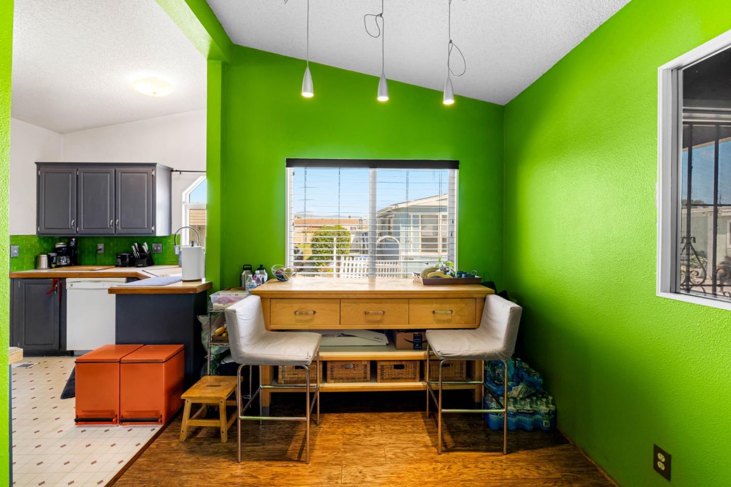 Detail Gallery Image 7 of 23 For 20 Russell Rd #8,  Salinas,  CA 93906 - 3 Beds | 2 Baths