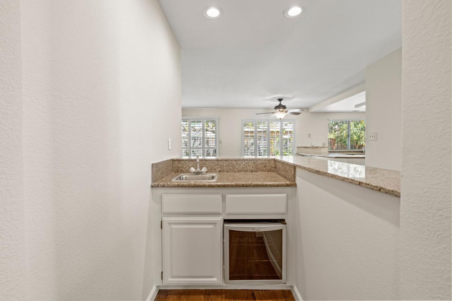 Detail Gallery Image 10 of 49 For 237 Aberdeen Dr, San Carlos,  CA 94070 - 4 Beds | 3 Baths