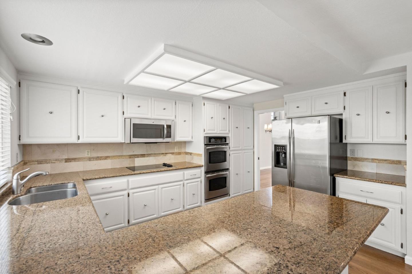 Detail Gallery Image 11 of 49 For 237 Aberdeen Dr, San Carlos,  CA 94070 - 4 Beds | 3 Baths
