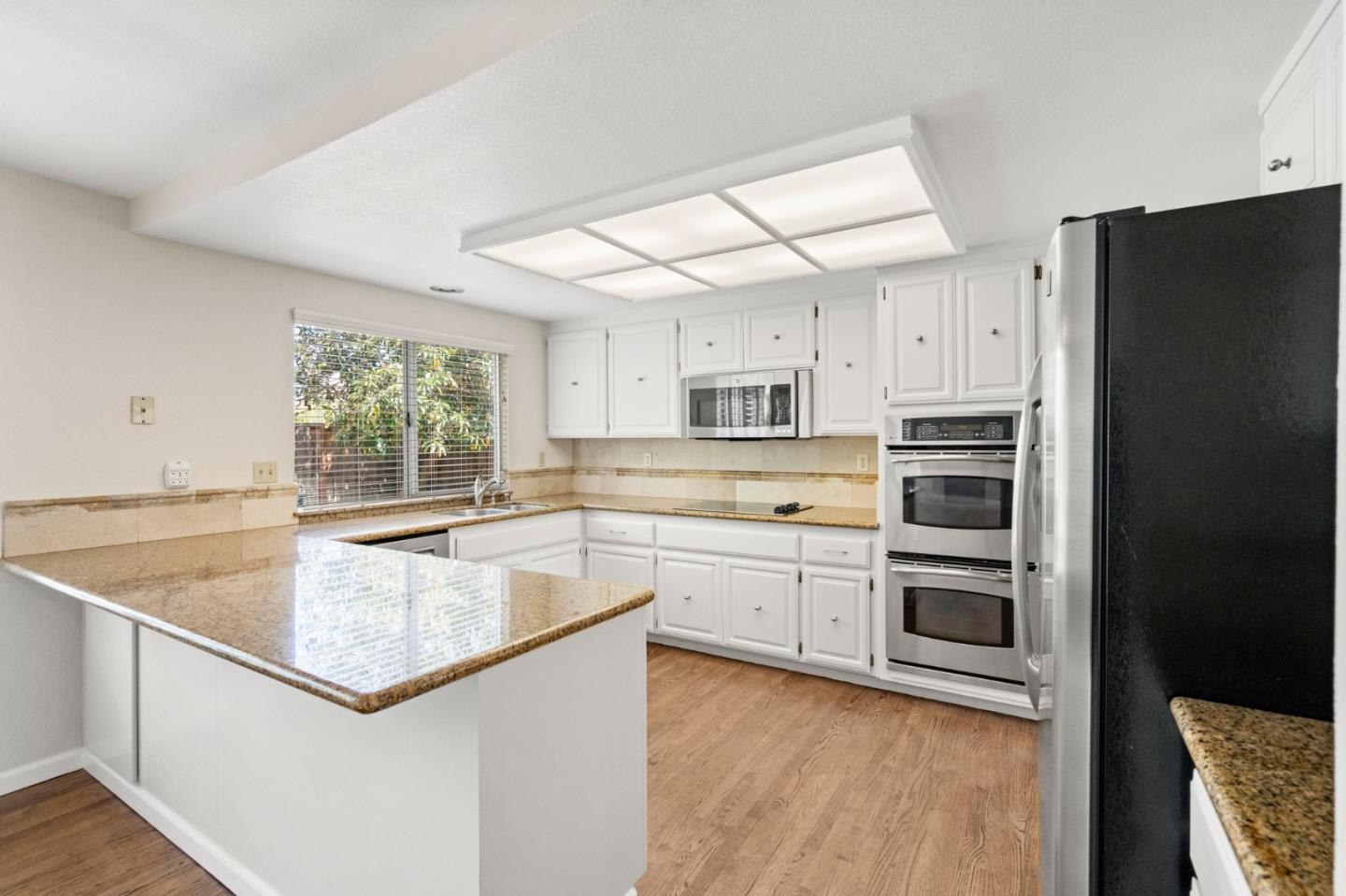 Detail Gallery Image 12 of 49 For 237 Aberdeen Dr, San Carlos,  CA 94070 - 4 Beds | 3 Baths