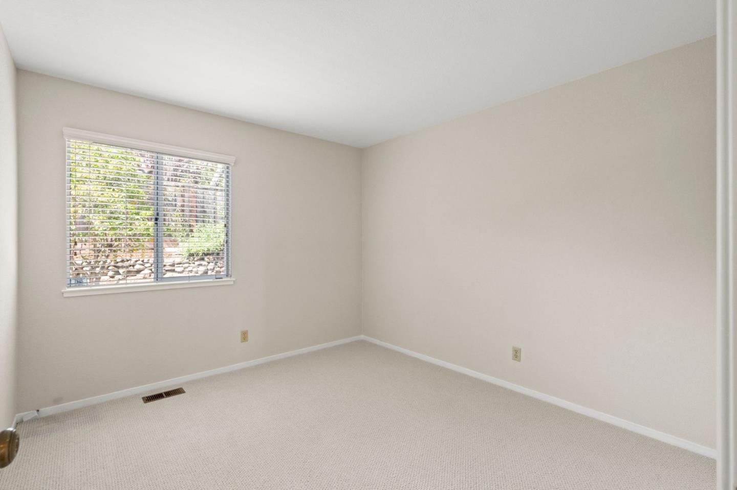 Detail Gallery Image 14 of 49 For 237 Aberdeen Dr, San Carlos,  CA 94070 - 4 Beds | 3 Baths