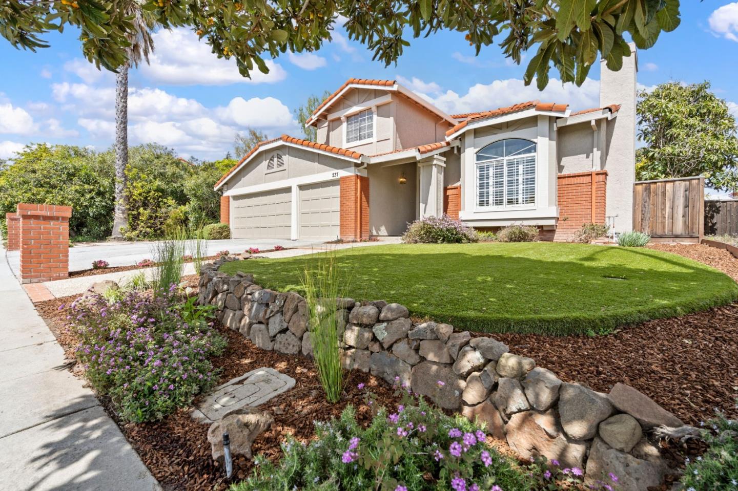 Detail Gallery Image 2 of 49 For 237 Aberdeen Dr, San Carlos,  CA 94070 - 4 Beds | 3 Baths