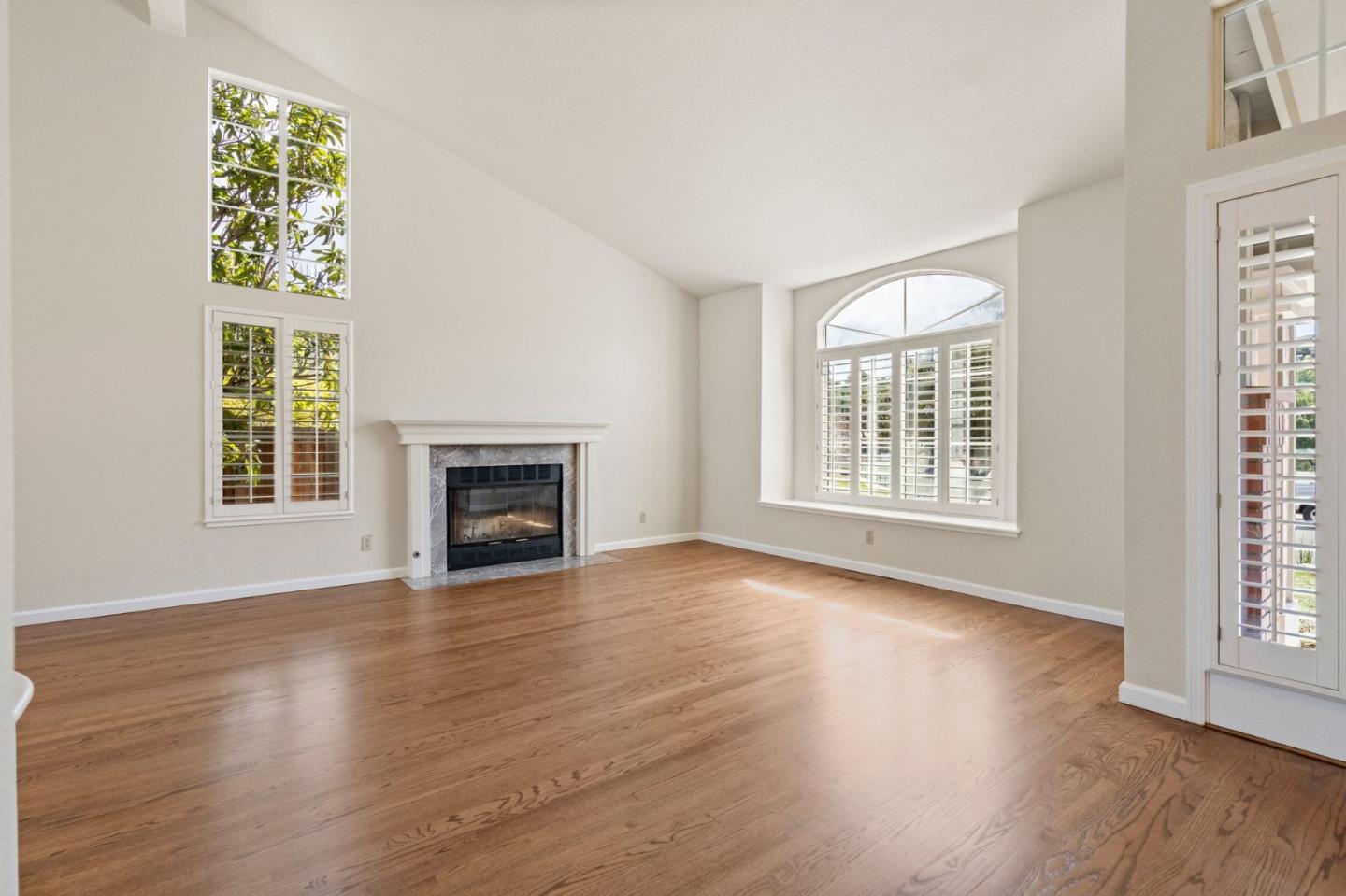 Detail Gallery Image 5 of 49 For 237 Aberdeen Dr, San Carlos,  CA 94070 - 4 Beds | 3 Baths