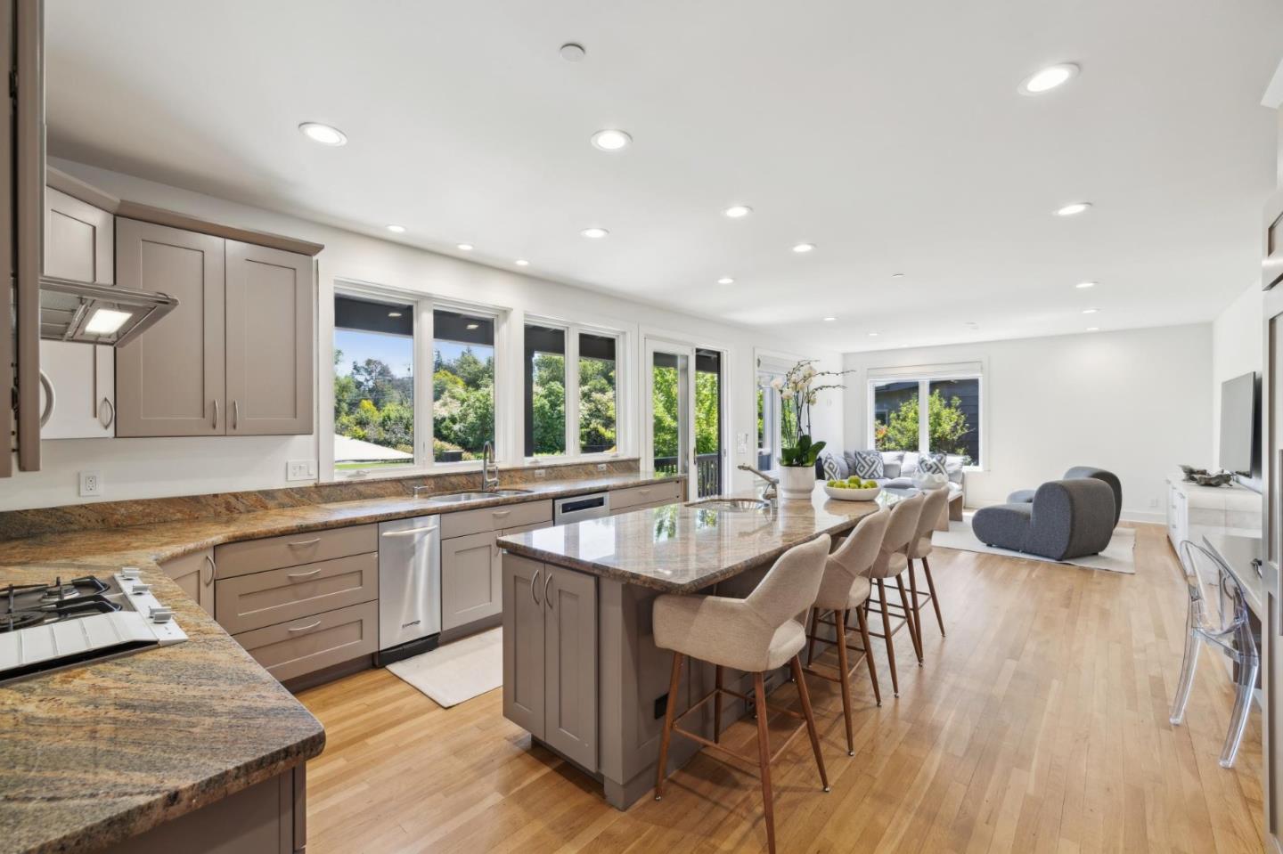 Detail Gallery Image 12 of 55 For 490 W Maple Way, Woodside,  CA 94062 - 4 Beds | 4/1 Baths