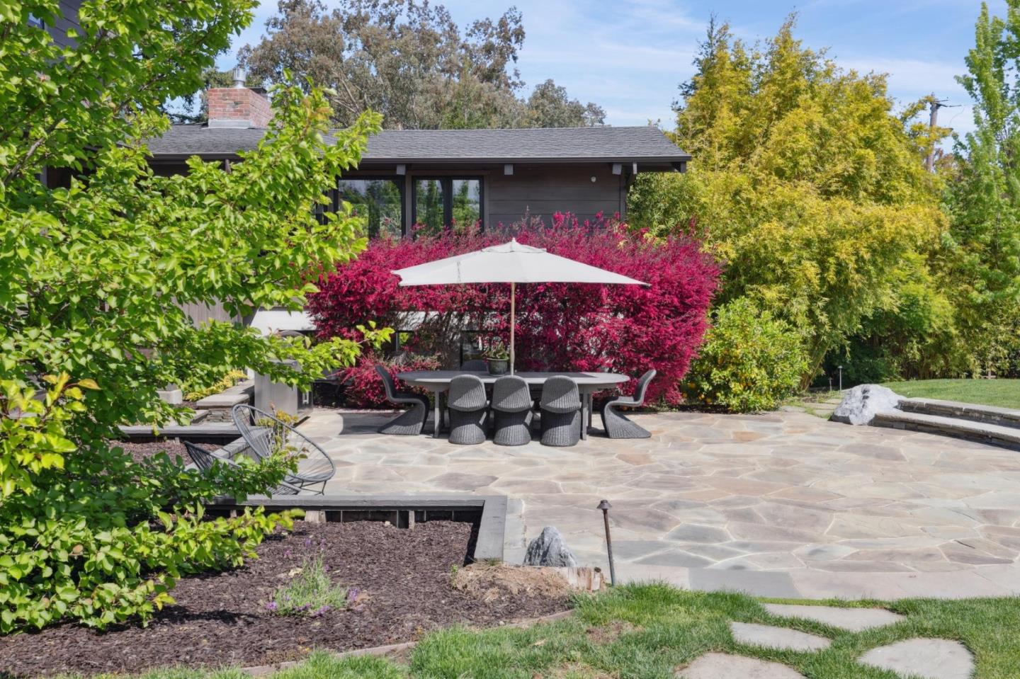 Detail Gallery Image 16 of 55 For 490 W Maple Way, Woodside,  CA 94062 - 4 Beds | 4/1 Baths
