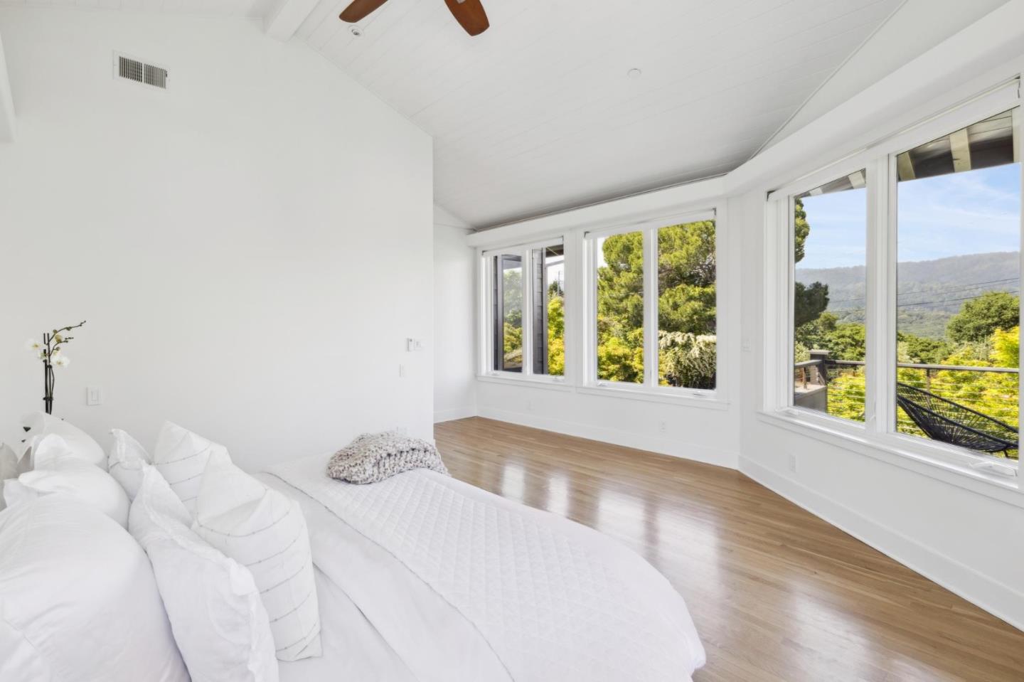 Detail Gallery Image 20 of 55 For 490 W Maple Way, Woodside,  CA 94062 - 4 Beds | 4/1 Baths