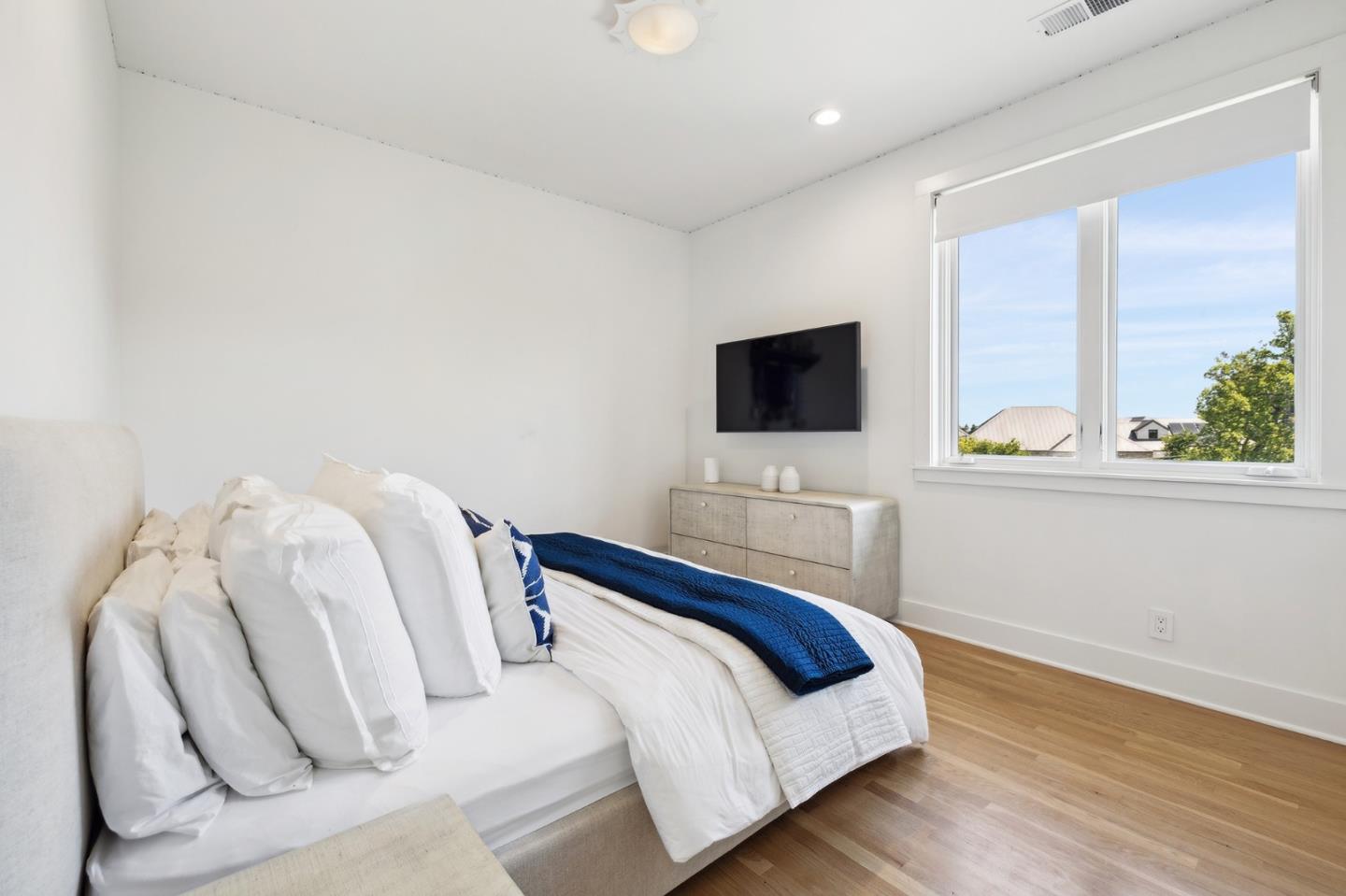 Detail Gallery Image 25 of 55 For 490 W Maple Way, Woodside,  CA 94062 - 4 Beds | 4/1 Baths