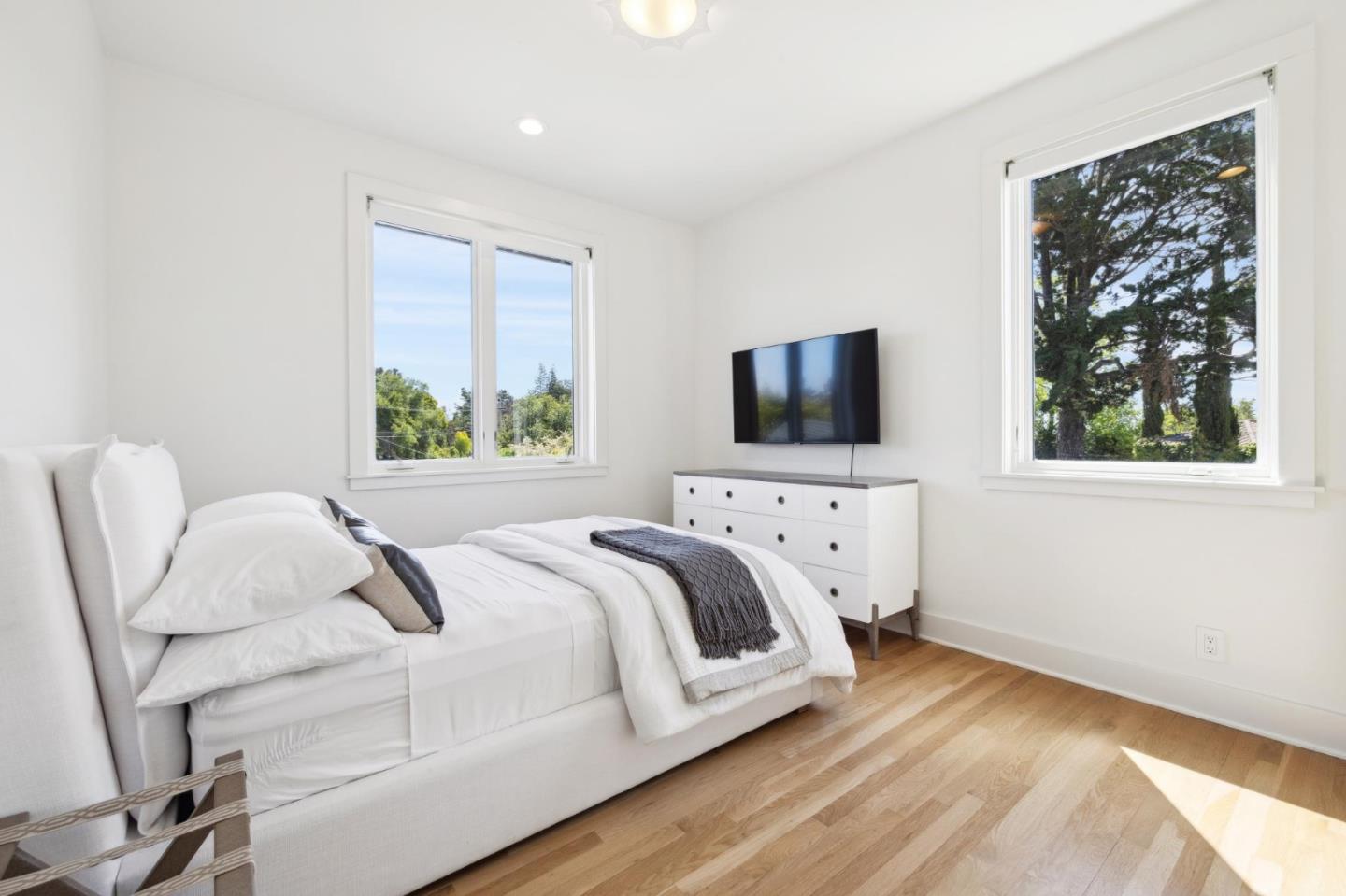 Detail Gallery Image 26 of 55 For 490 W Maple Way, Woodside,  CA 94062 - 4 Beds | 4/1 Baths