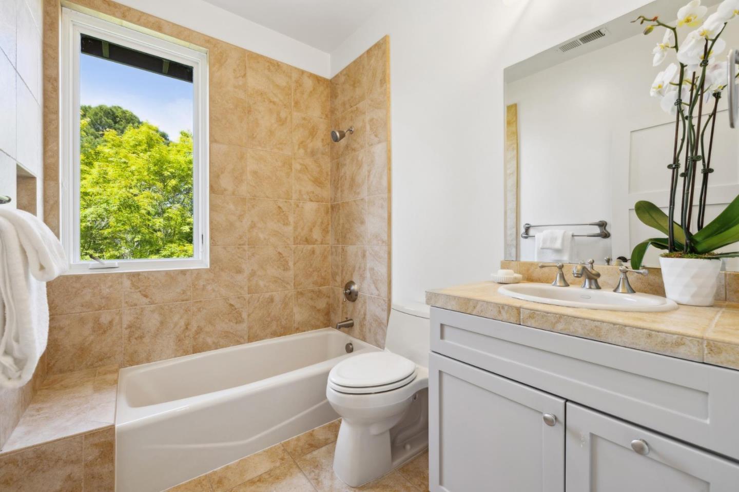 Detail Gallery Image 27 of 55 For 490 W Maple Way, Woodside,  CA 94062 - 4 Beds | 4/1 Baths