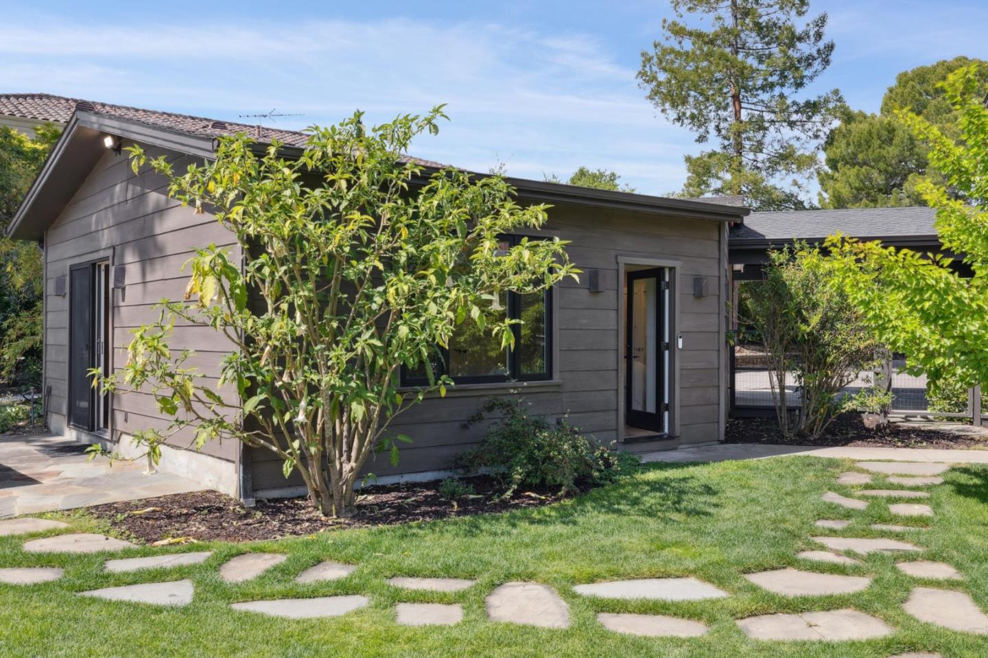Detail Gallery Image 29 of 55 For 490 W Maple Way, Woodside,  CA 94062 - 4 Beds | 4/1 Baths