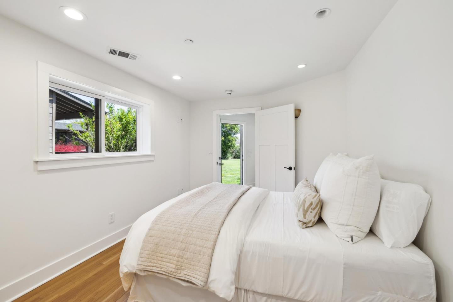 Detail Gallery Image 32 of 55 For 490 W Maple Way, Woodside,  CA 94062 - 4 Beds | 4/1 Baths