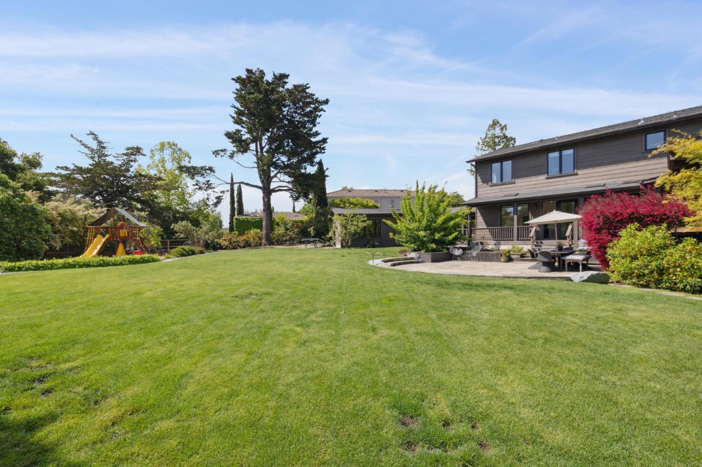Detail Gallery Image 33 of 55 For 490 W Maple Way, Woodside,  CA 94062 - 4 Beds | 4/1 Baths