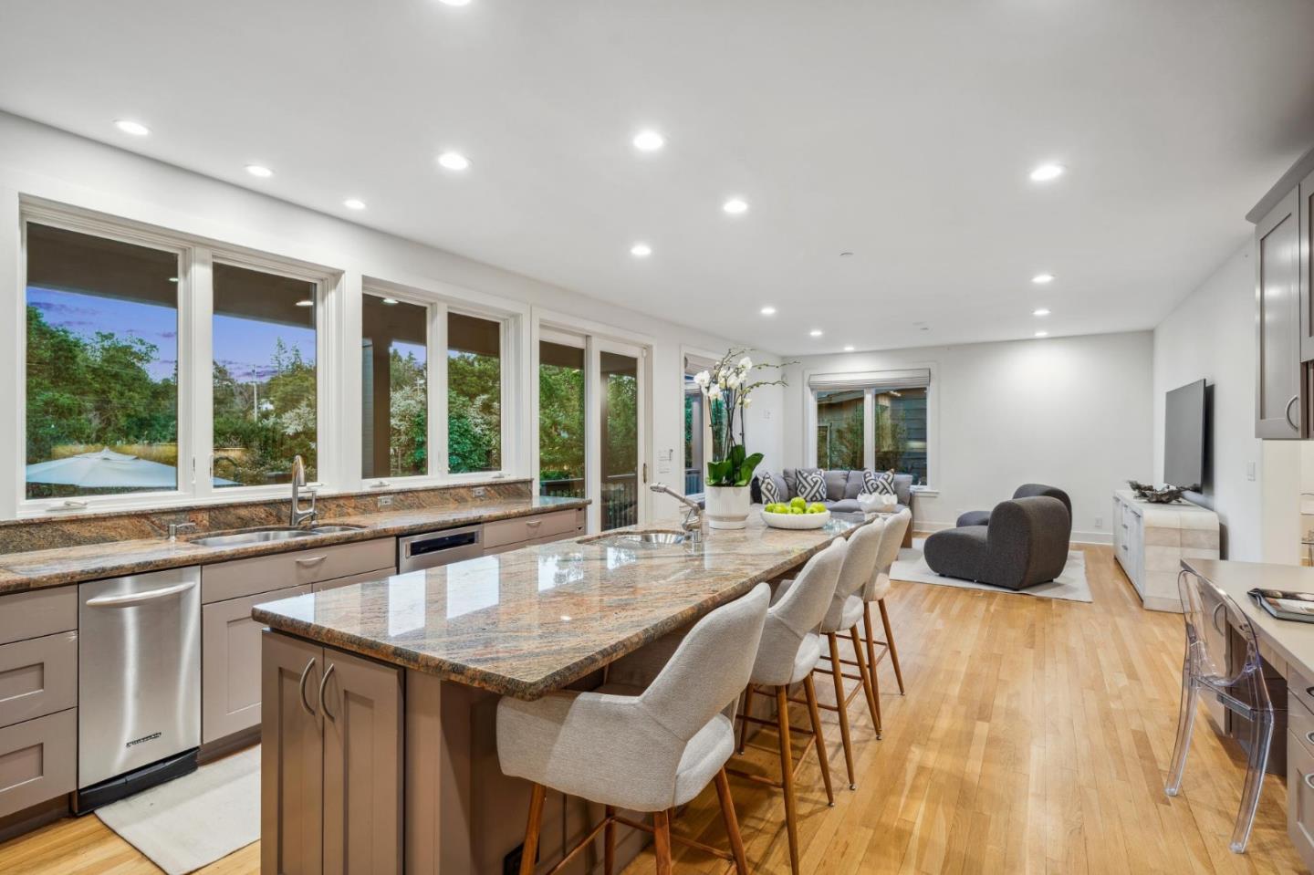 Detail Gallery Image 45 of 55 For 490 W Maple Way, Woodside,  CA 94062 - 4 Beds | 4/1 Baths