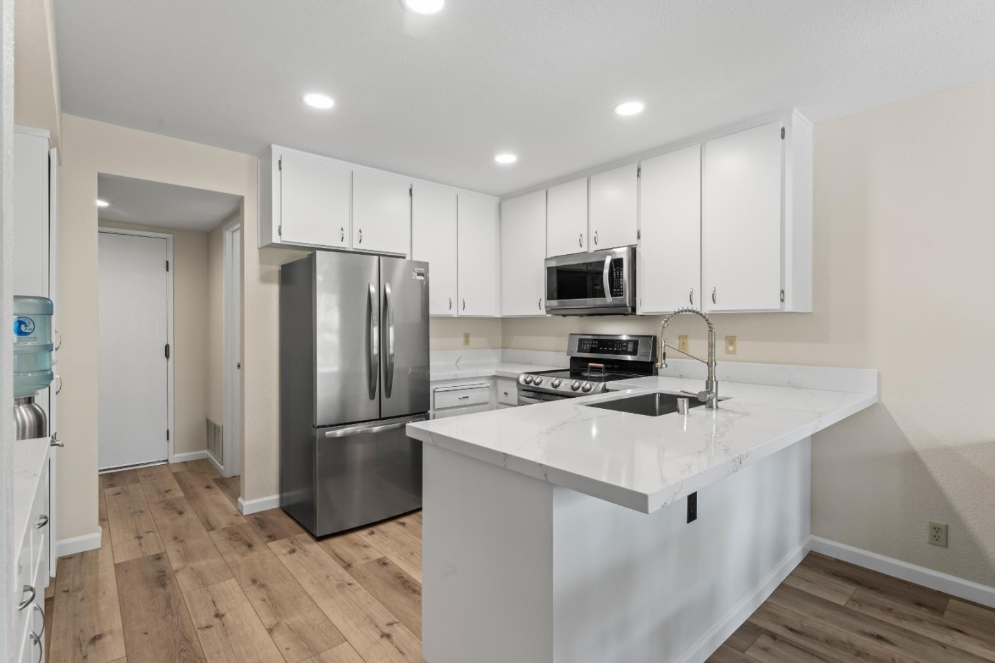 Detail Gallery Image 1 of 22 For 5404 Colony Park Cir, San Jose,  CA 95123 - 3 Beds | 1/1 Baths