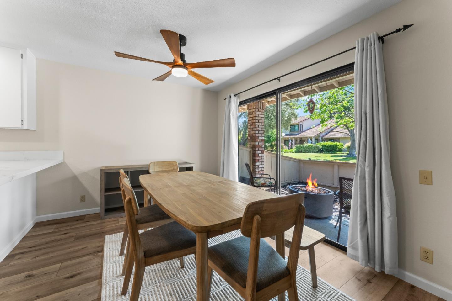 Detail Gallery Image 10 of 22 For 5404 Colony Park Cir, San Jose,  CA 95123 - 3 Beds | 1/1 Baths