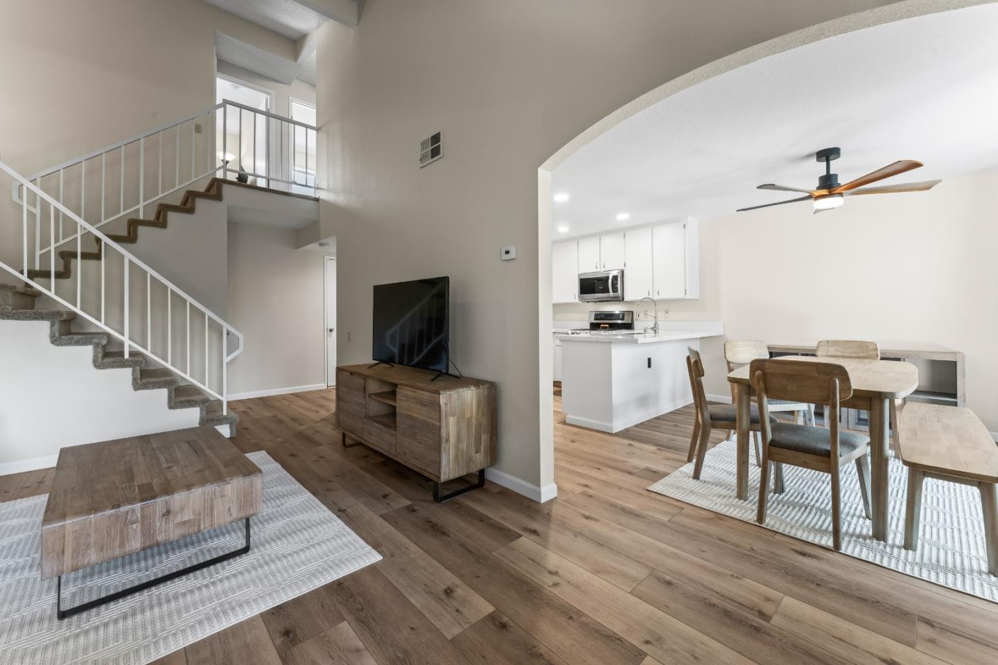 Detail Gallery Image 2 of 22 For 5404 Colony Park Cir, San Jose,  CA 95123 - 3 Beds | 1/1 Baths