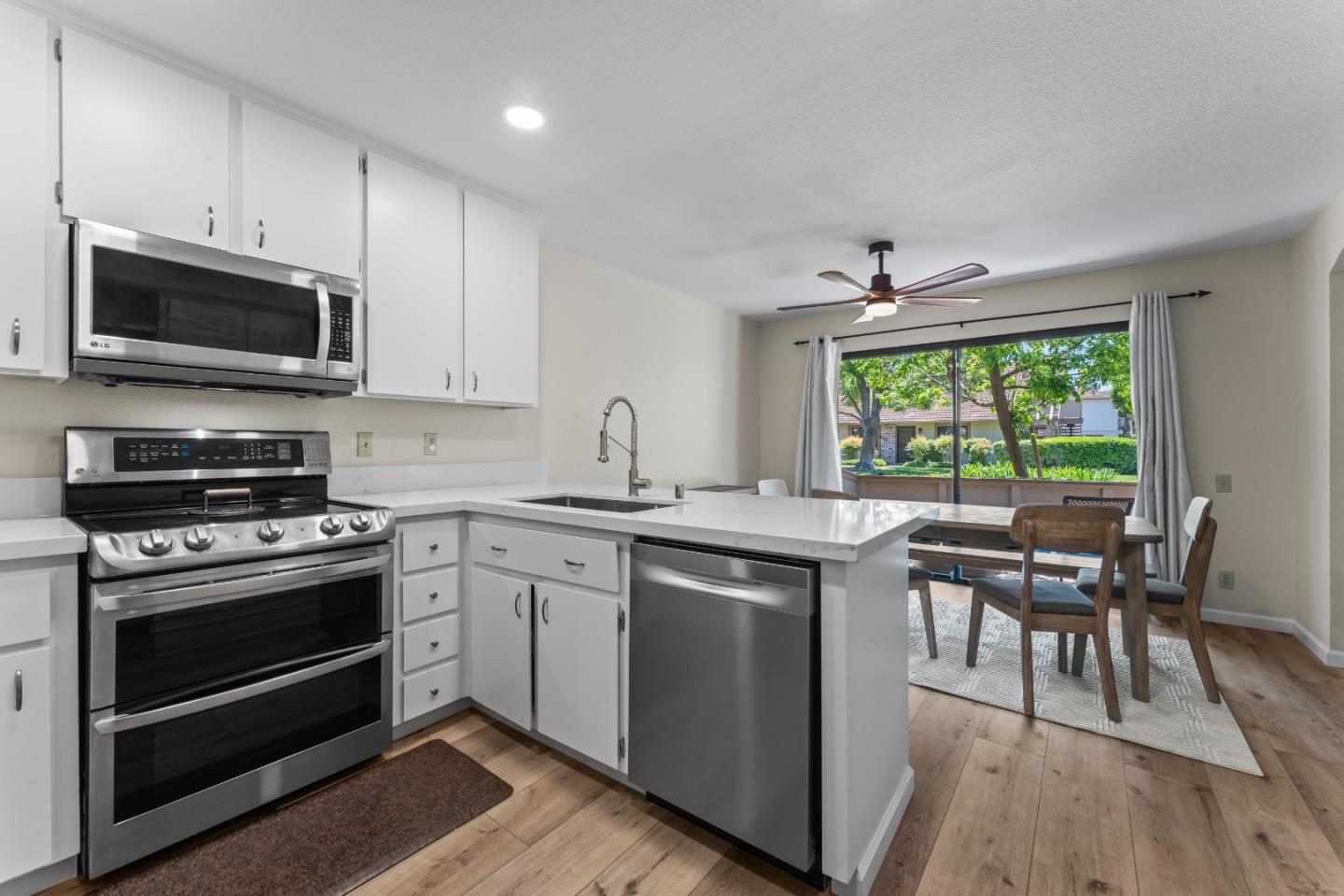 Detail Gallery Image 3 of 22 For 5404 Colony Park Cir, San Jose,  CA 95123 - 3 Beds | 1/1 Baths