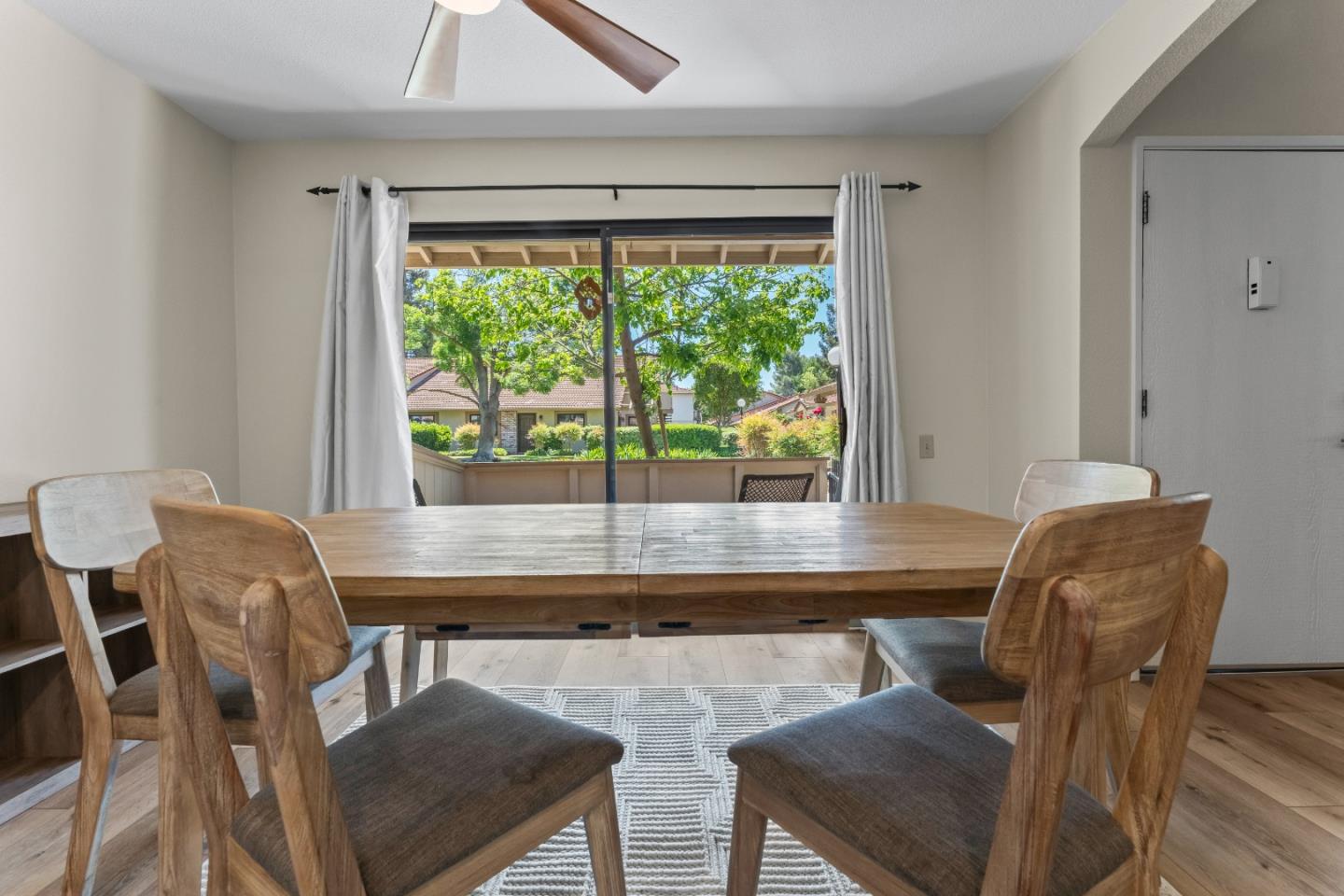 Detail Gallery Image 8 of 22 For 5404 Colony Park Cir, San Jose,  CA 95123 - 3 Beds | 1/1 Baths